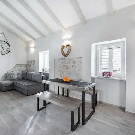 Jully Apartment With Swimming Pool Babino Polje Exterior photo